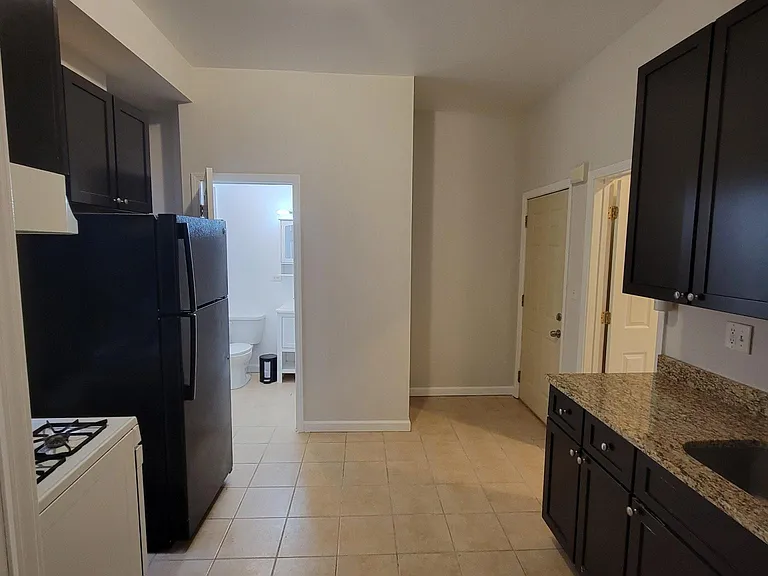 1827 S May St #2R — Photo 2