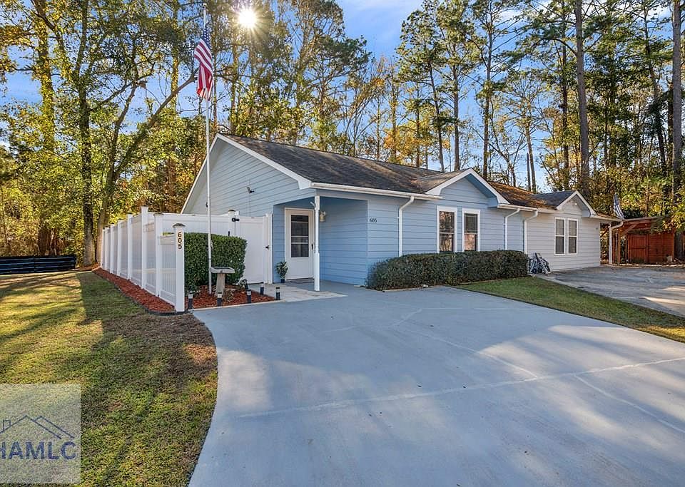 1st image of 605 Palmetto Trce