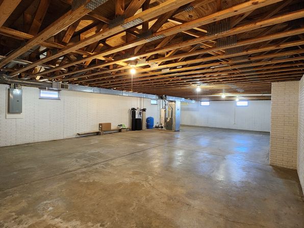 3337 County Home Rd, Marion, IA 52302