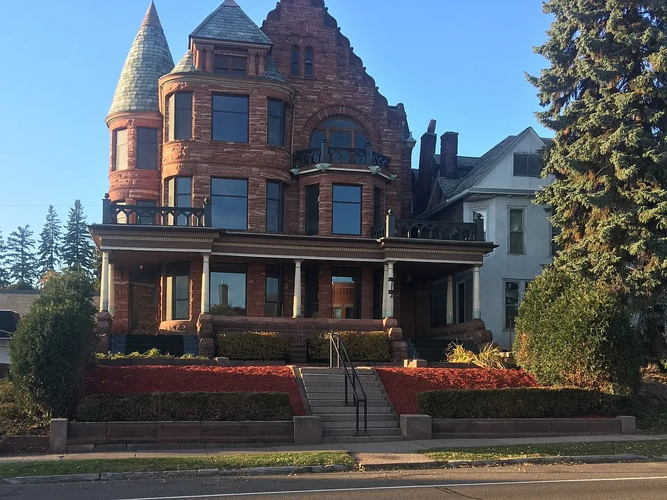 1509 E Superior St