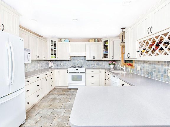 2nd image of 6686 Franklin Woods Dr