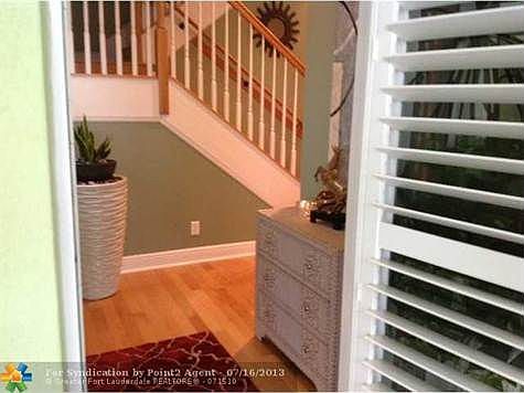 3rd image of 2630 NE 9th Ave #3