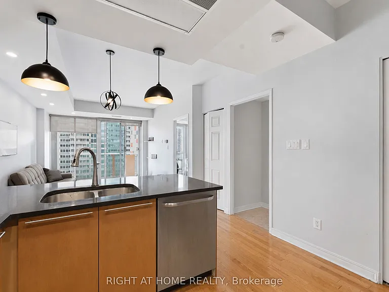 134 York St #1009 — Photo 3