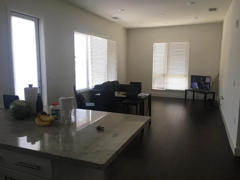 1660 Delano St #30 — Photo 5