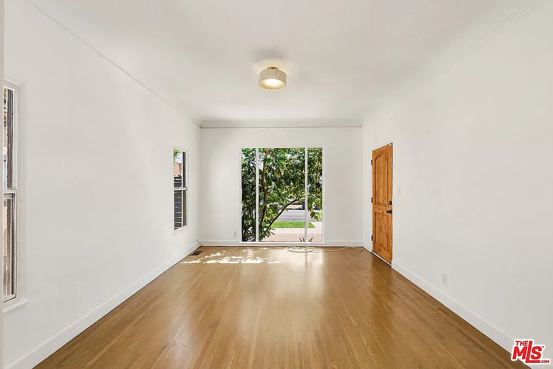 2 bed, 1100 sqft, $2,995 — Photo 3