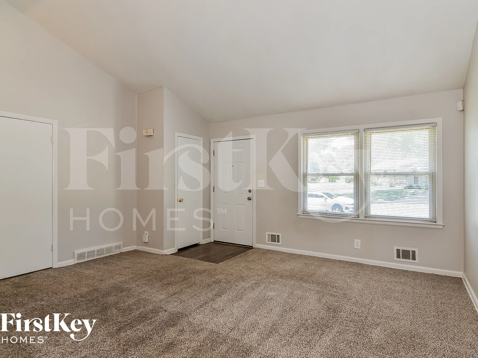 3 bed, 1.0 bath, 884 sqft, $1,775 — Photo 3