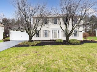 10 Timber Ridge Dr, Spencerport, NY 14559