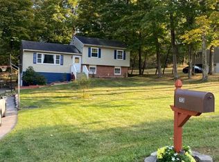 73 Mandalay Dr, Poughkeepsie, NY 12603