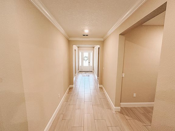 4th image of 560 Glorieta Dr