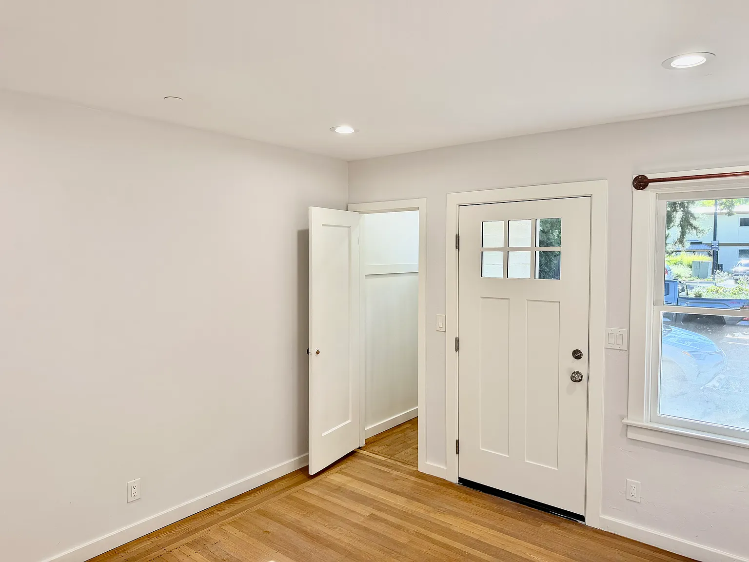 1 bed, 820 sqft, $2,000 — Photo 3