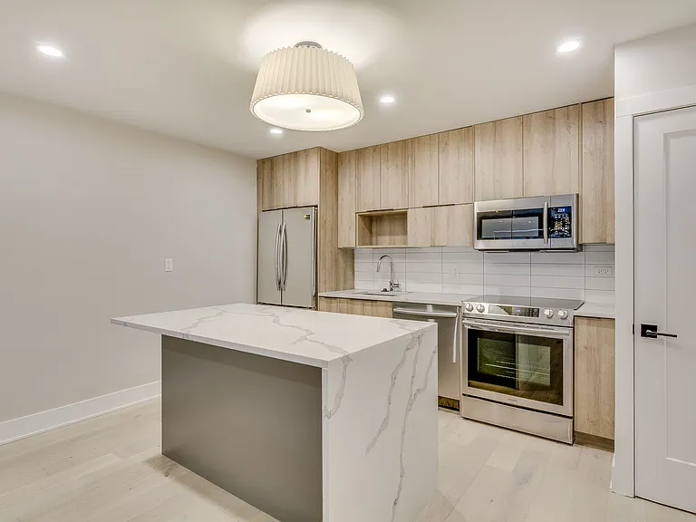 1BedConv - Kitchen