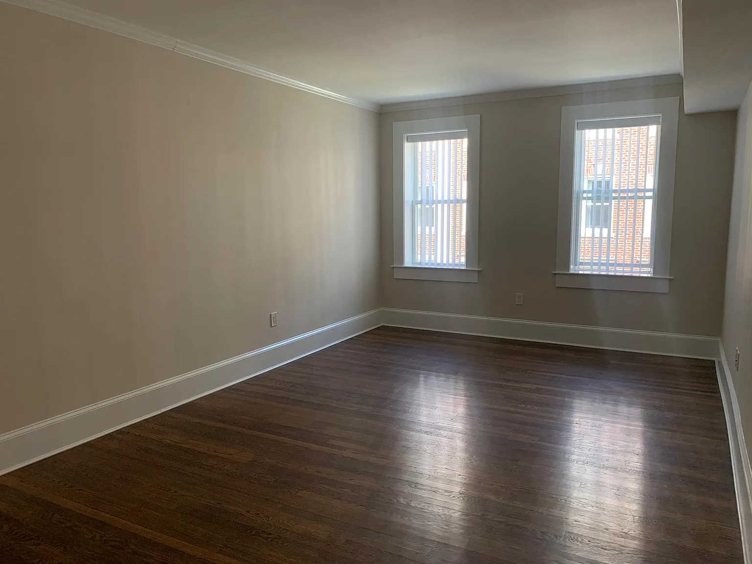 3 bed, 1372 sqft, $4,975 — Photo 2