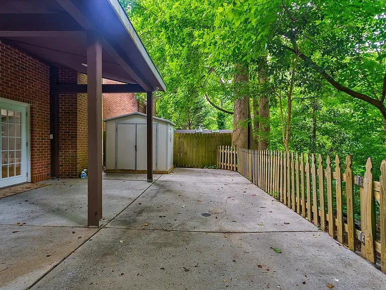 613 Kimberly Ln NE — Photo 18