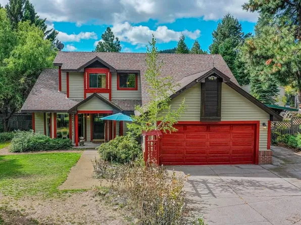 715 W A Barr Rd, Mount Shasta, CA 96067