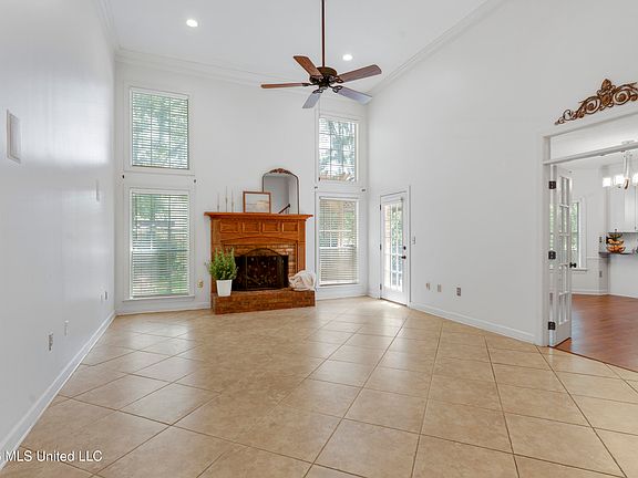 3rd image of 109 Willow Brook Rd