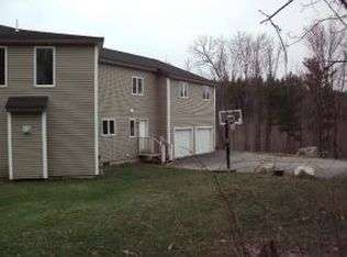 2 Rae Brook Rd, Hooksett, NH 03106