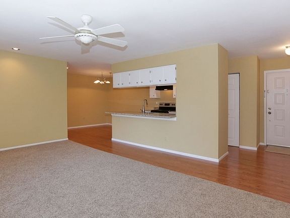 5th image of 31 Steeplechase Ct #32