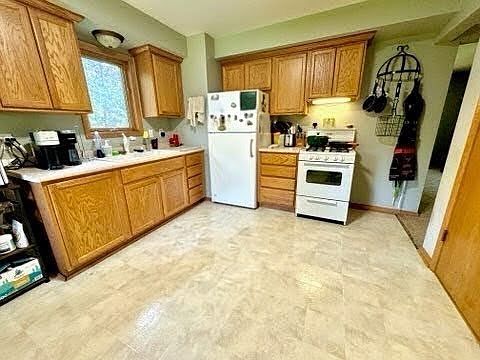 3rd image of 2657 Magnolia Ln N #2