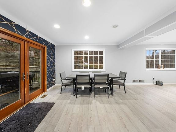 4th image of 123 Vail Rd