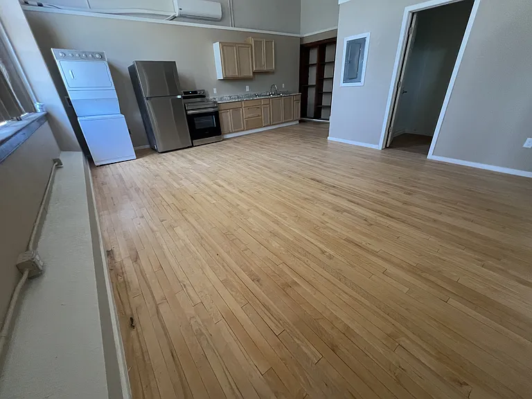 411 Clayton St — Photo 16