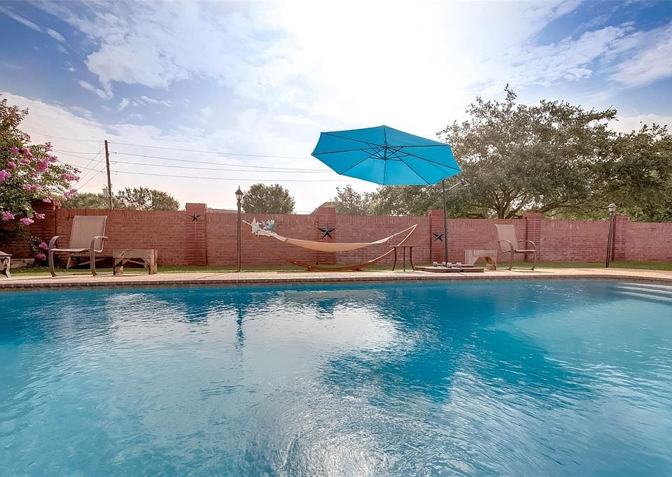 Get out of the Texas Heat! Run home and jump in YOUR POOL!