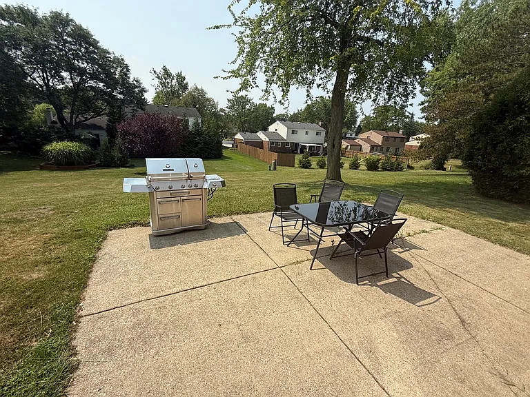 4803 Thorntree Dr — Photo 27