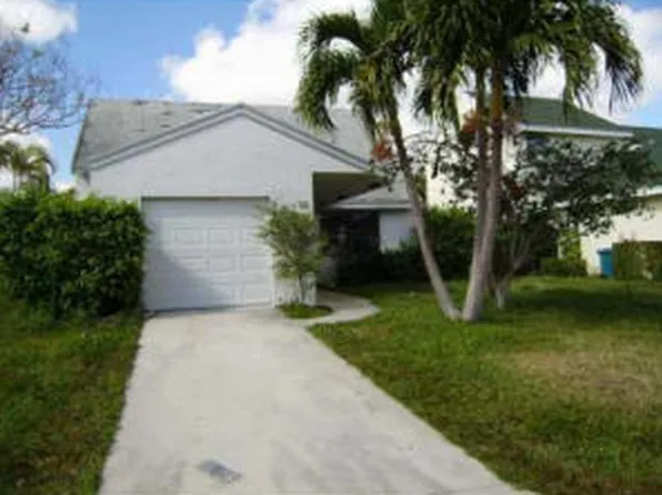 57 Peachtree Place, Boynton Beach, FL 33436