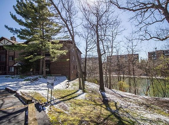 2nd image of 5985 Lakeside Pl APT 302