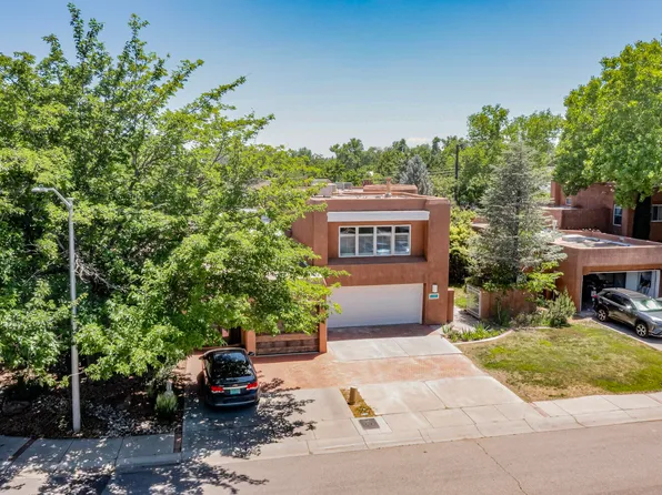 2904 Calle De Alamo NW, Albuquerque, NM 87104