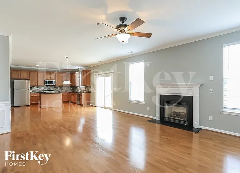 2114 Feather Ridge Dr — Photo 4