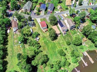 753 Powhatan Beach Rd, Pasadena, MD 21122