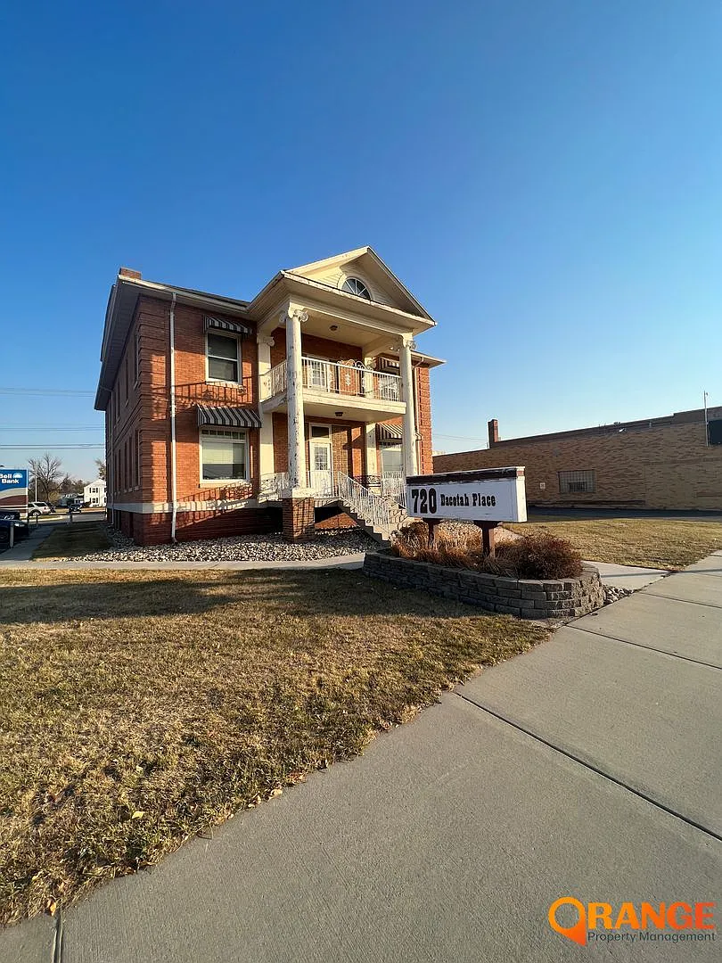 720 Dakota Ave — Photo 2