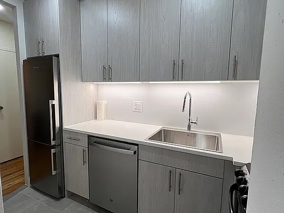 5th image of 295 Park Ave S APT 3R