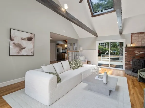 11 Winter St, Foxboro, MA 02035