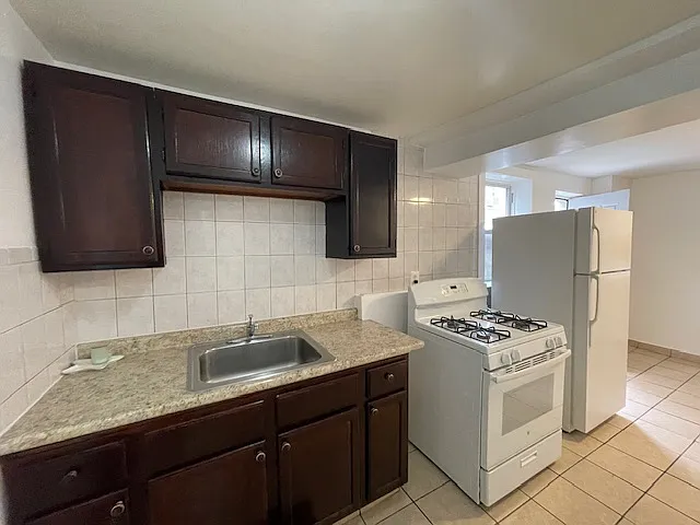 2237 W 19th St #CH1 — Photo 6