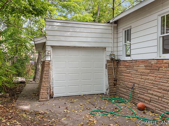 4th image of 3028 Sanford St