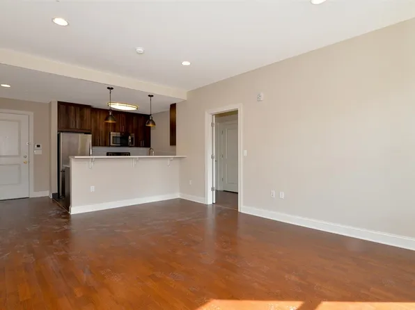 100 Marshall Street image 4 of 12