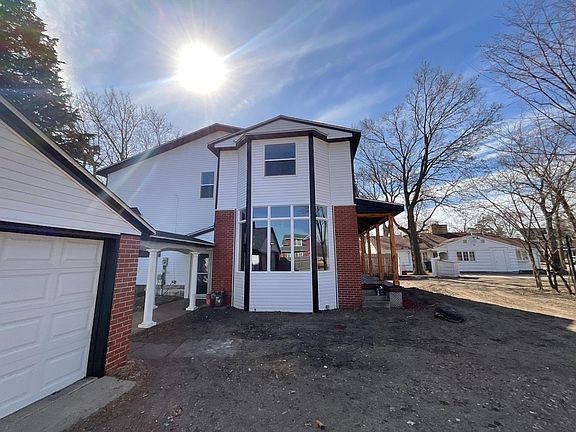 4th image of 321 7th St SW