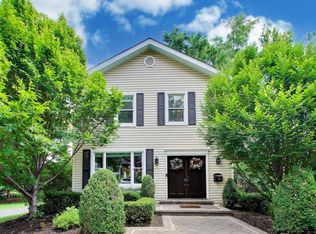 247 Bryant Ave, Glen Ellyn, IL 60137