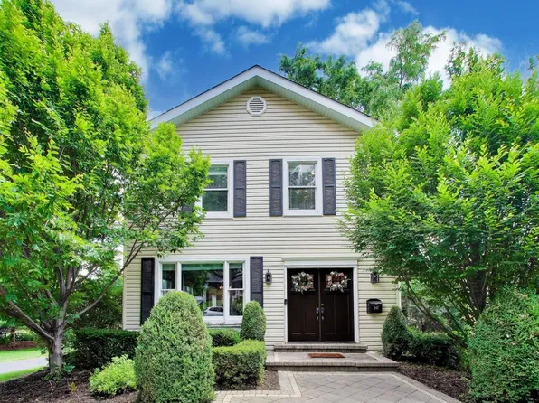 247 Bryant Ave, Glen Ellyn, IL 60137