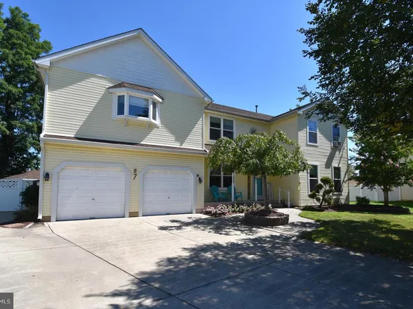 7 Cindy Ct, Burlington, NJ 08016