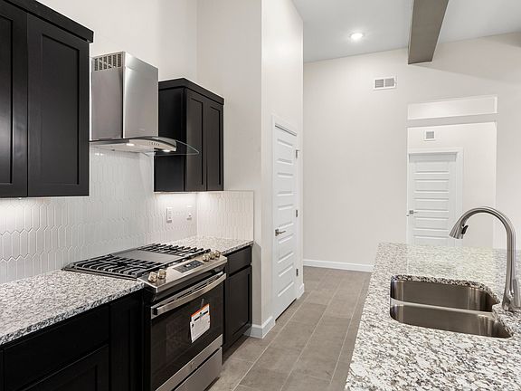 4th image of 248 Penbridge Pl