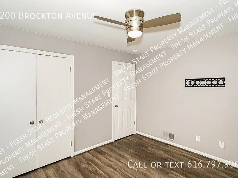 2200 Brockton Ave — Photo 9