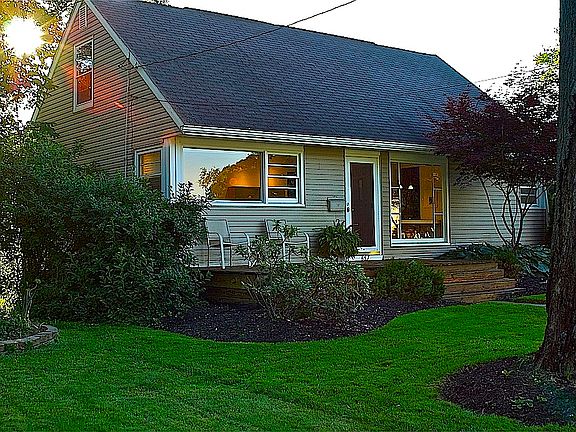 2nd image of 657 Kenmore Ave NE