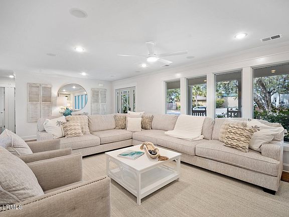 2nd image of 290 Tarpon Boulevard