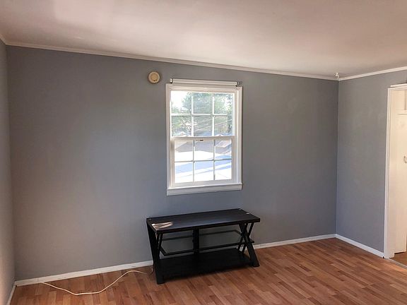 4th image of 9057 Hubbard St