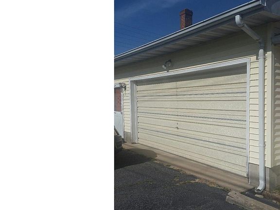 3rd image of 620 E Division St