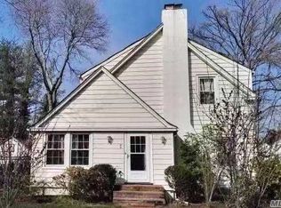 7 Cary Rd, Great Neck, NY 11021