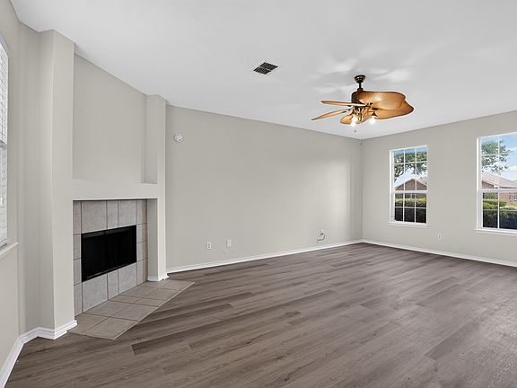 4th image of 1213 Springwater Dr