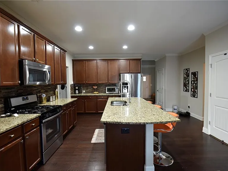 1805 Kingsbridge Ct — Photo 8